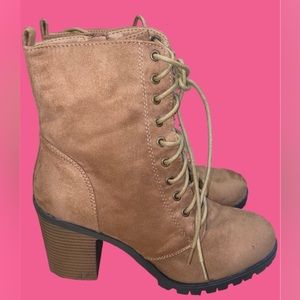 HEELED BOOTS